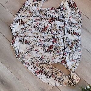 Zara l size large l blouse l Asian look or style l fall